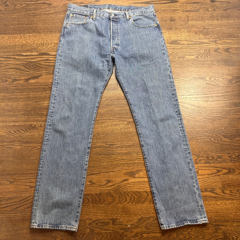 Levis 501 Original Fit Button Fly Mens Jeans 38 x 36 Blue Light Wash Denim Y2K